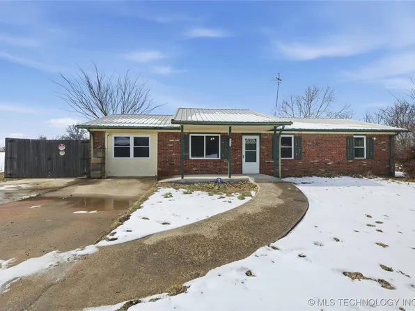 17564 W Grandview Dr, Tahlequah, OK 74464