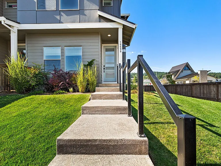 16699 SE Sunshower Pl — Photo 1