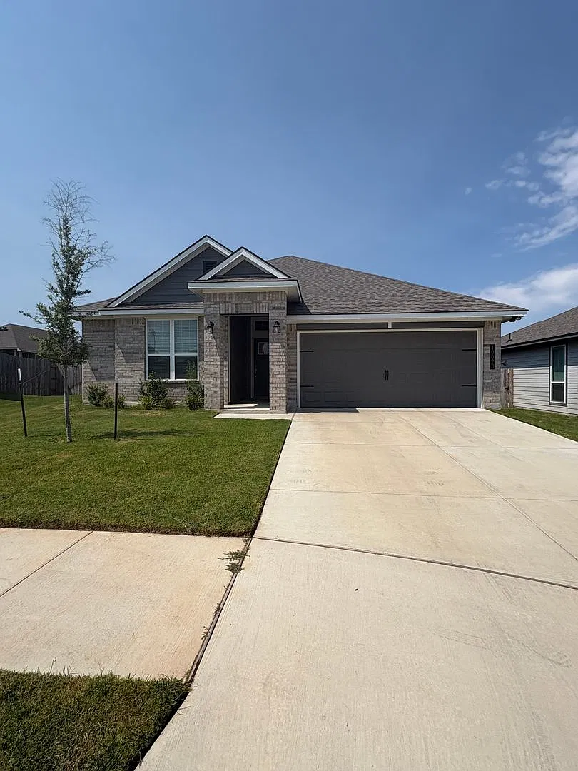 3 bedroom in Yowell Ranch — Photo 1