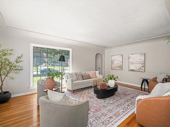 4th image of 440 W 27th Ave