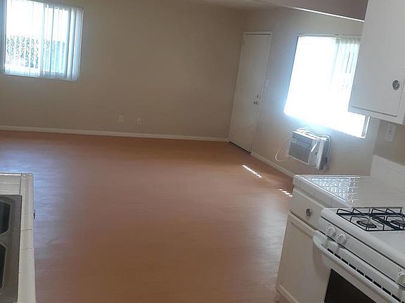 5th image of 105 N 13th Ave APT E-105e
