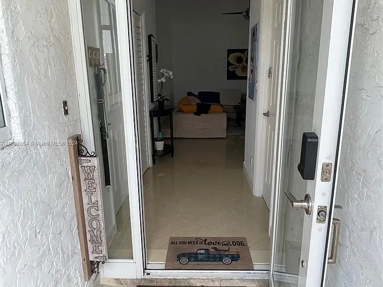 4920 SW 27th Ave — Photo 1