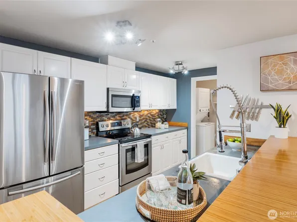 3221 SW Avalon Way #413, Seattle, WA 98126