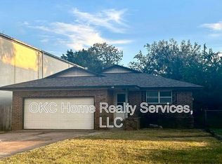 118 SW 1st St, Moore, OK 73160