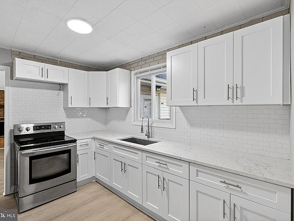 4th image of 1161 Janes Rd