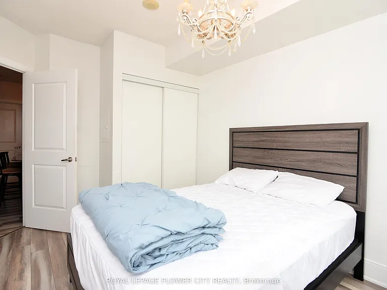 330 Burnhamthorpe Rd W #1902 — Photo 22