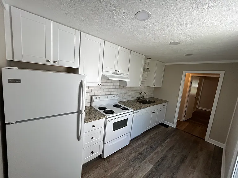 18 Meadowlawn Dr #10 — Photo 8
