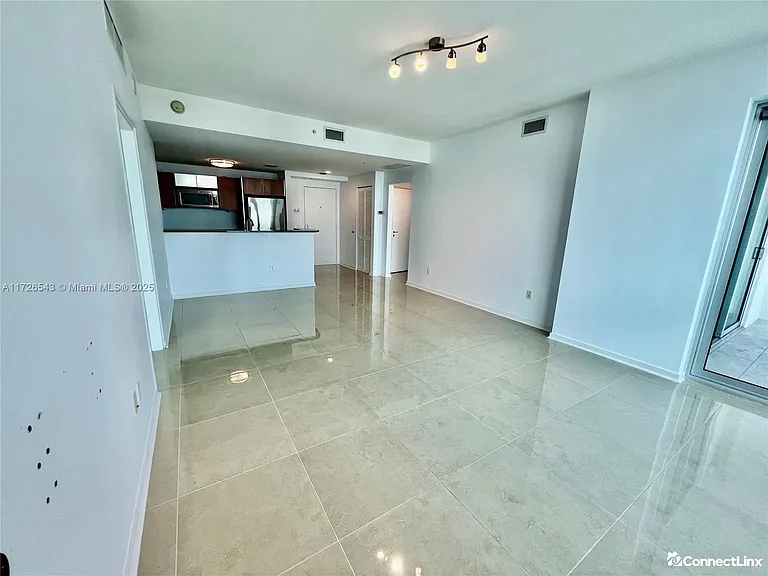300 S Biscayne Blvd — Photo 3