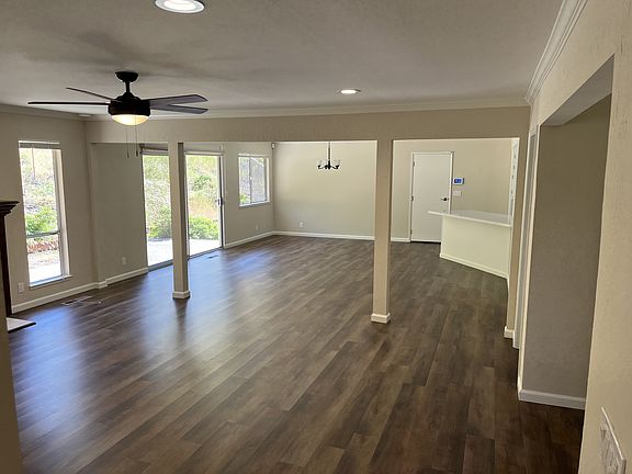 Living room / dining room