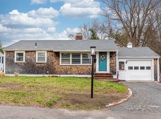 8 E Main St, Middleboro, MA 02346