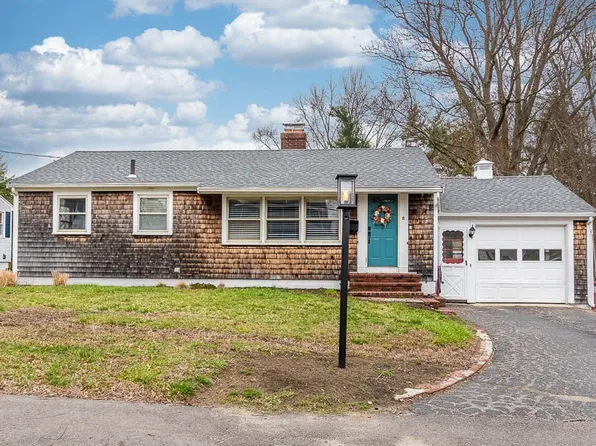 8 E Main St, Middleboro, MA 02346