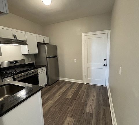 3rd image of 124 1/2 E Sibley St #30