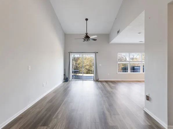 1056 Somerset Springs Dr, Spring Hill, TN 37174