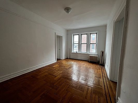 2nd image of 862 E 17th St #D4