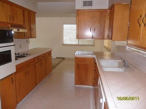 3rd image of 3447 N Hulbert Ave