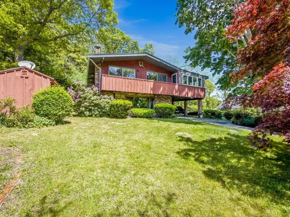 7 Buzzards Bay Dr, Plymouth, MA 02360