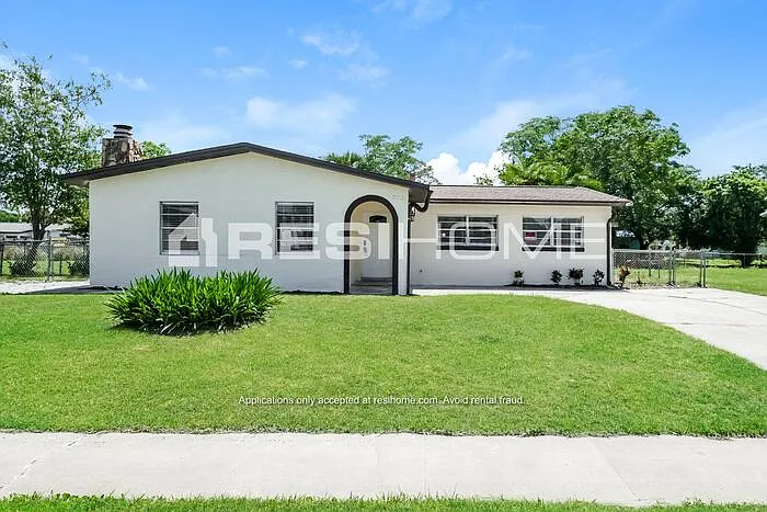 4 bed, 2.0 bath, 1272 sqft, $2,175 — Photo 3