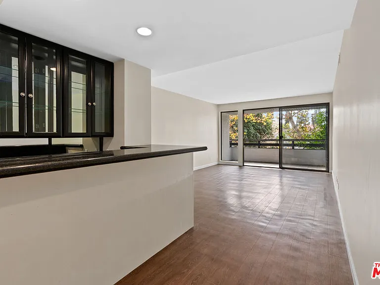 1830 Westholme Ave #101 — Photo 3