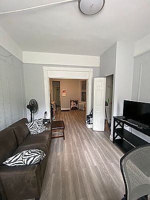 2nd image of 17 Saint Marks Pl APT 7