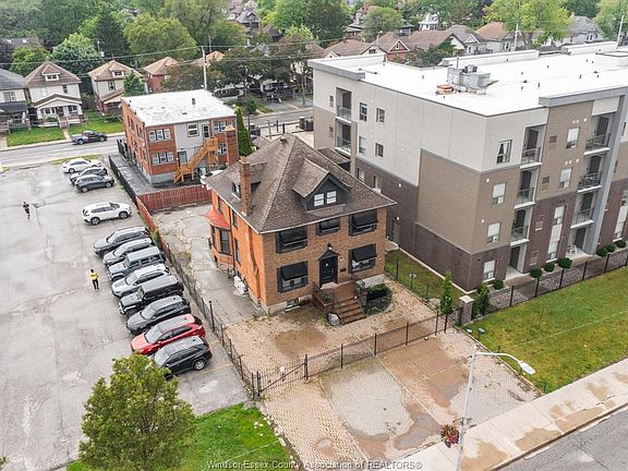4th image of 961 Ouellette Ave