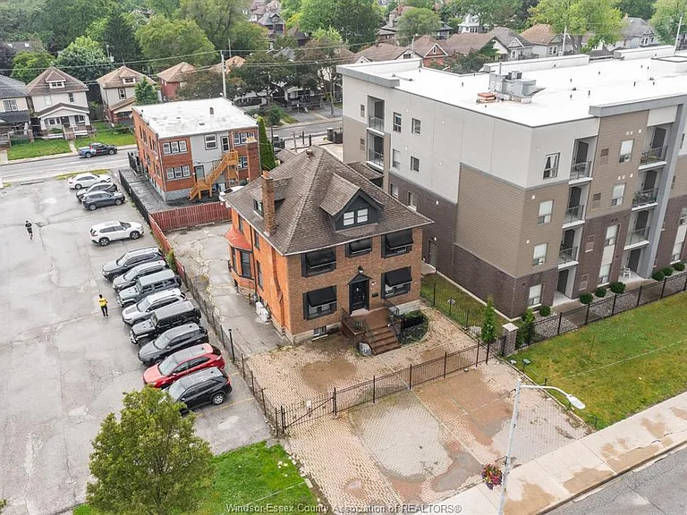 961 Ouellette Ave #2 — Photo 44