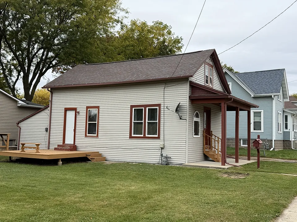 121 E Melvin Ave