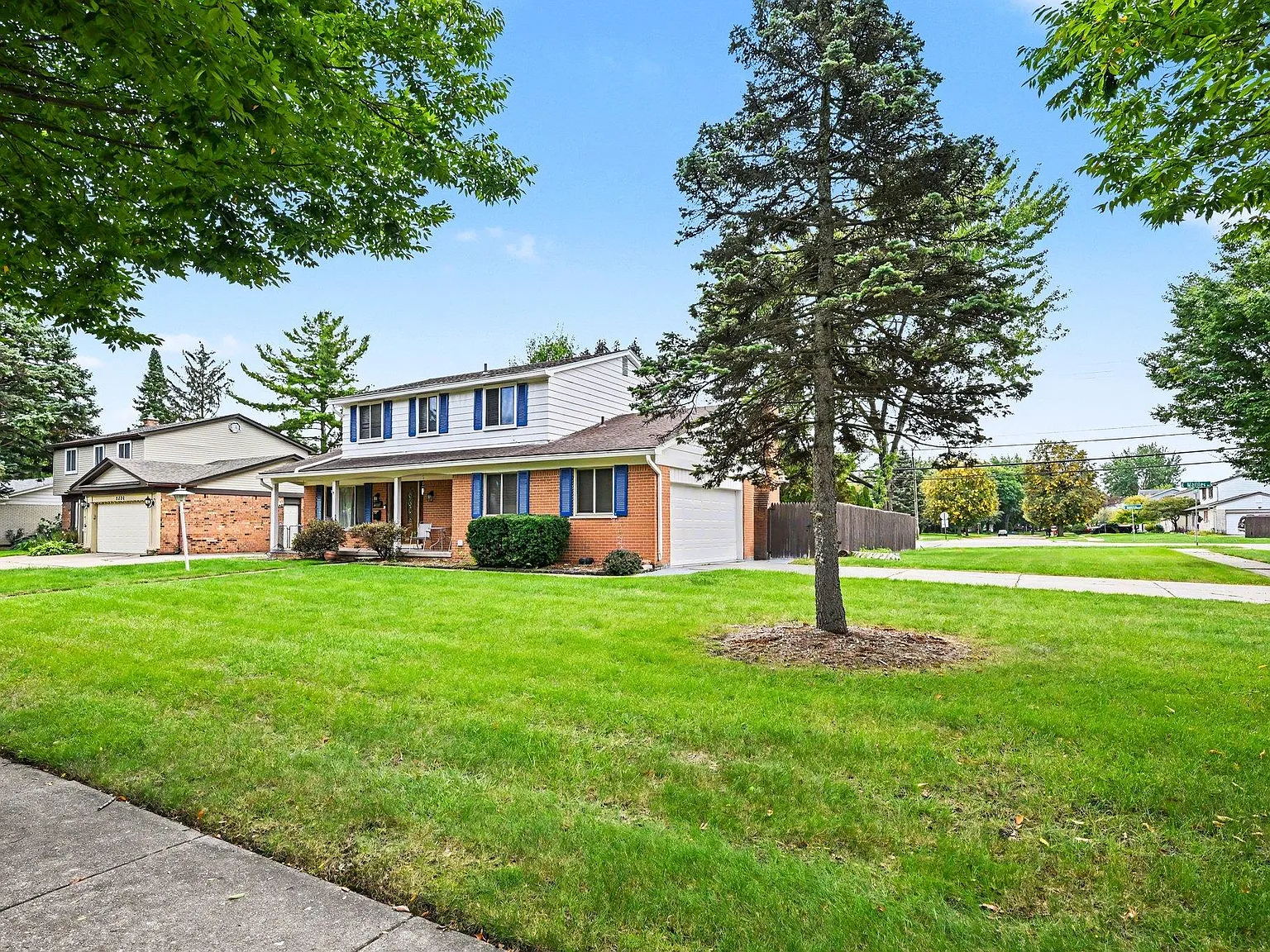 4 bed, 2.5 bath, 1894 sqft, $2,800 — Photo 4