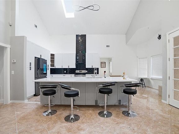 5th image of 2054 PALM VISTA DRIVE