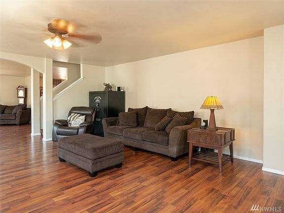 5th image of 203 Silvernail St NE