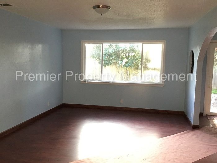 2nd image of 2655 Shamrock Dr