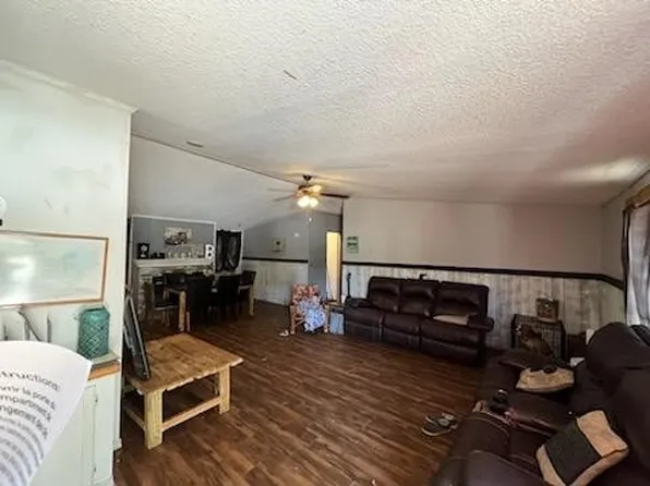 128 W Sandy Lee Ln, Weatherford, TX 76085