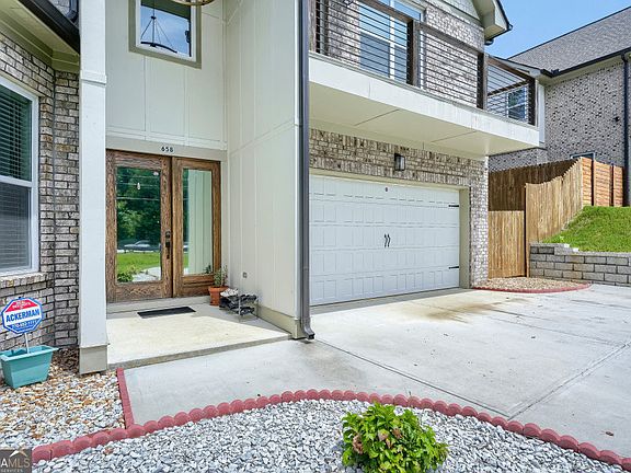 3rd image of 658 Rockbridge Rd NW