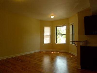 3rd image of 1224 W Argyle St APT 3
