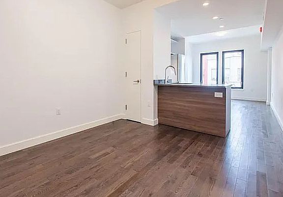 5th image of 186 Greenpoint Ave APT 2A