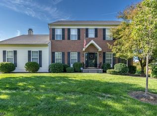 2207 William Cir, Stewartsville, NJ 08886