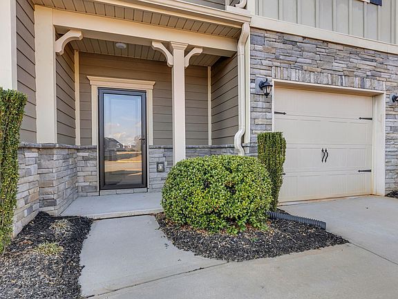 4th image of 515 Milbury Way