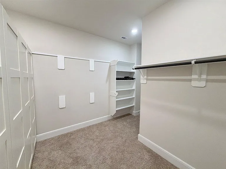 22037 Gateway Arch Dr — Photo 22