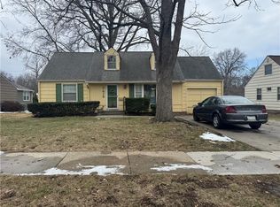 7412 Village Dr, Prairie Village, KS 66208