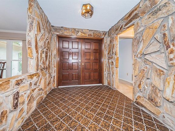 5th image of 1684 Pine Pl