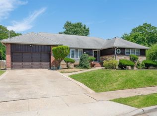 183 E Melrose St, Valley Stream, NY 11580