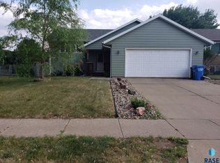 5803 W 16th St, Sioux Falls, SD 57106