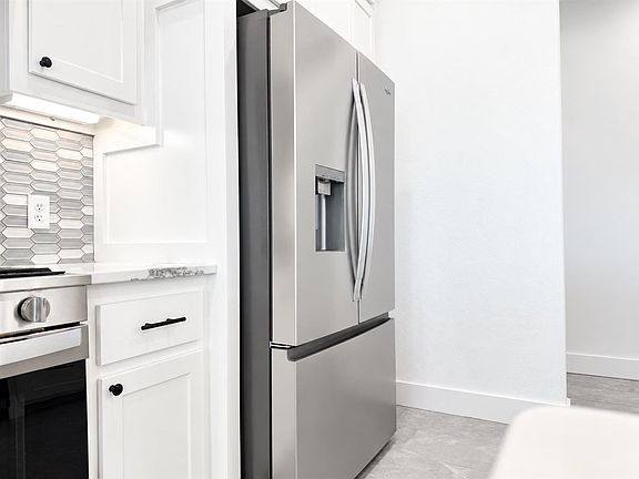 4th image of 5873 NE Minnow Ln