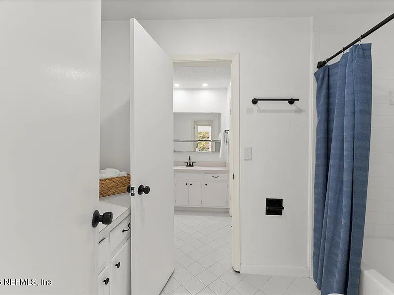 8140 Sutton Pl E — Photo 13