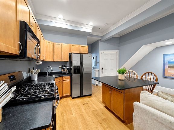 2nd image of 691 E 8th St #1
