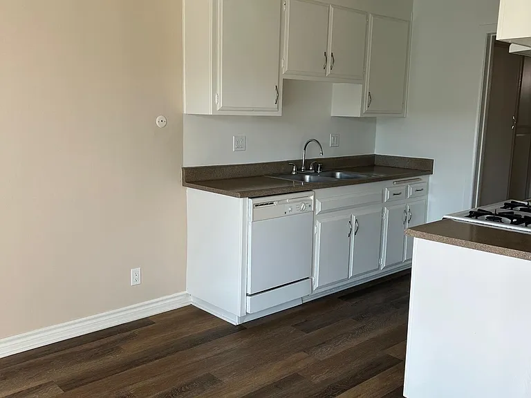El Cortez Apartments — Photo 13