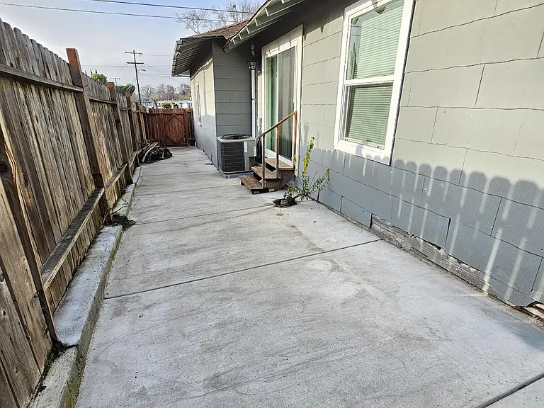 2069 Solano Way — Photo 15