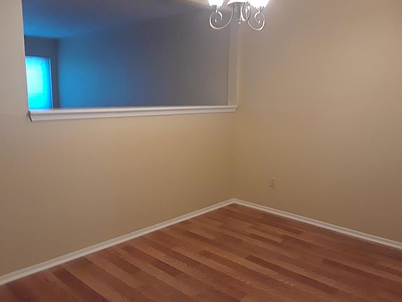 5th image of 3923 Old Oaks Dr APT 27