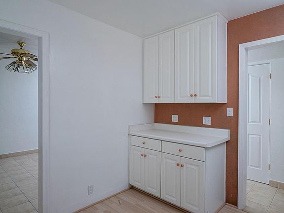 5th image of 3230 E Waverly St #4