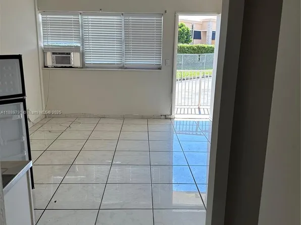 26 Diplomat Pkwy #2248, Hallandale, FL 33009