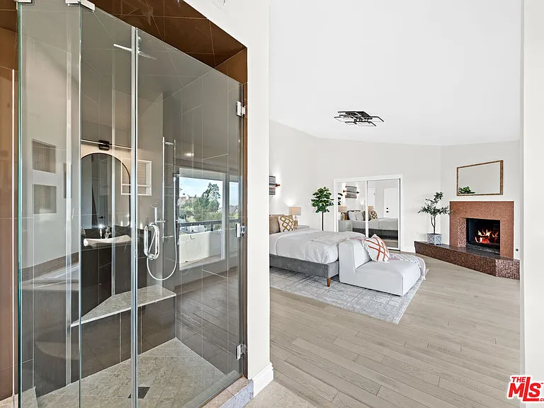 1121 Roberto Ln — Photo 14